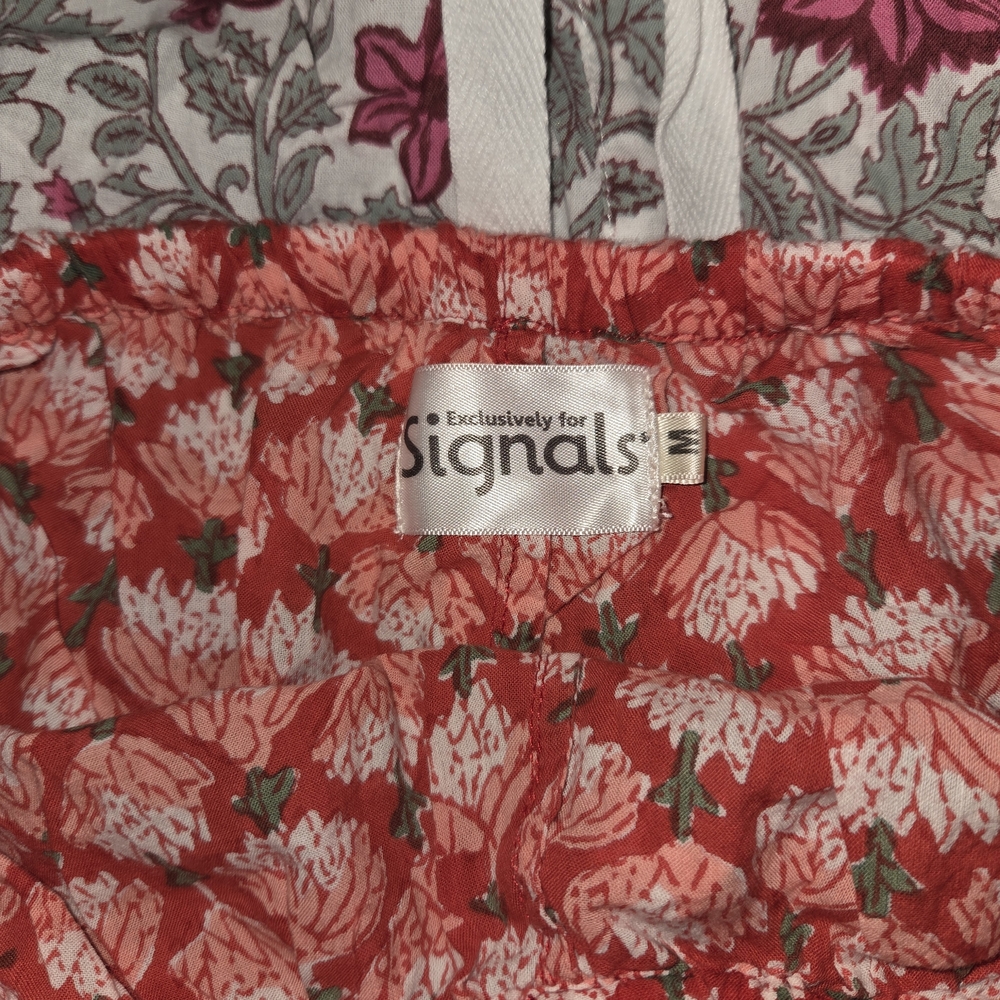 Floral Pattern Women’s Drawstring Shorts - Green, Blue, Red, Gray, White - Picture 3 of 5